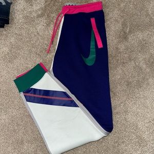 NIKE Sweatpants